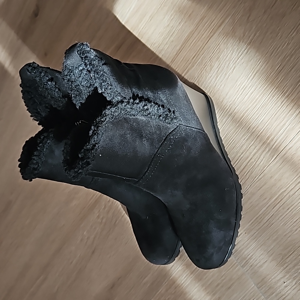 LIKE NEW Nine West wedge booties